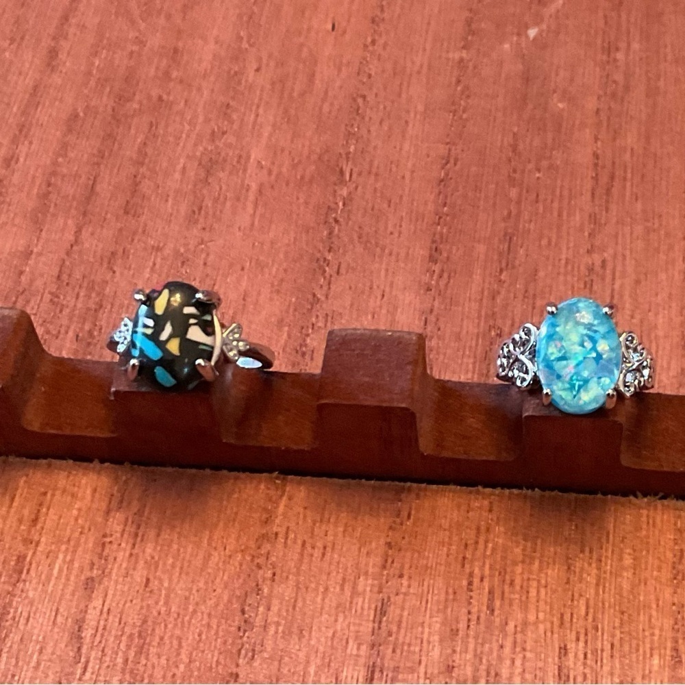 Set of 2 Unique Rings size 8, Brand New!